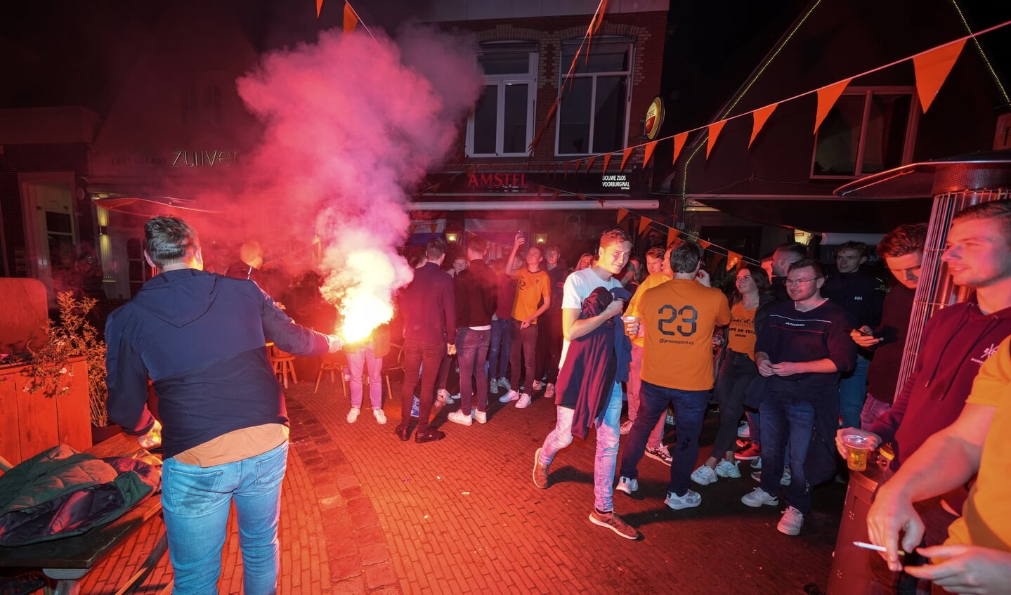 De Noppert Army is bijeen in Jouster kroeg De Stam Foto Gewoan Dwaan - Douwe Bijlsma