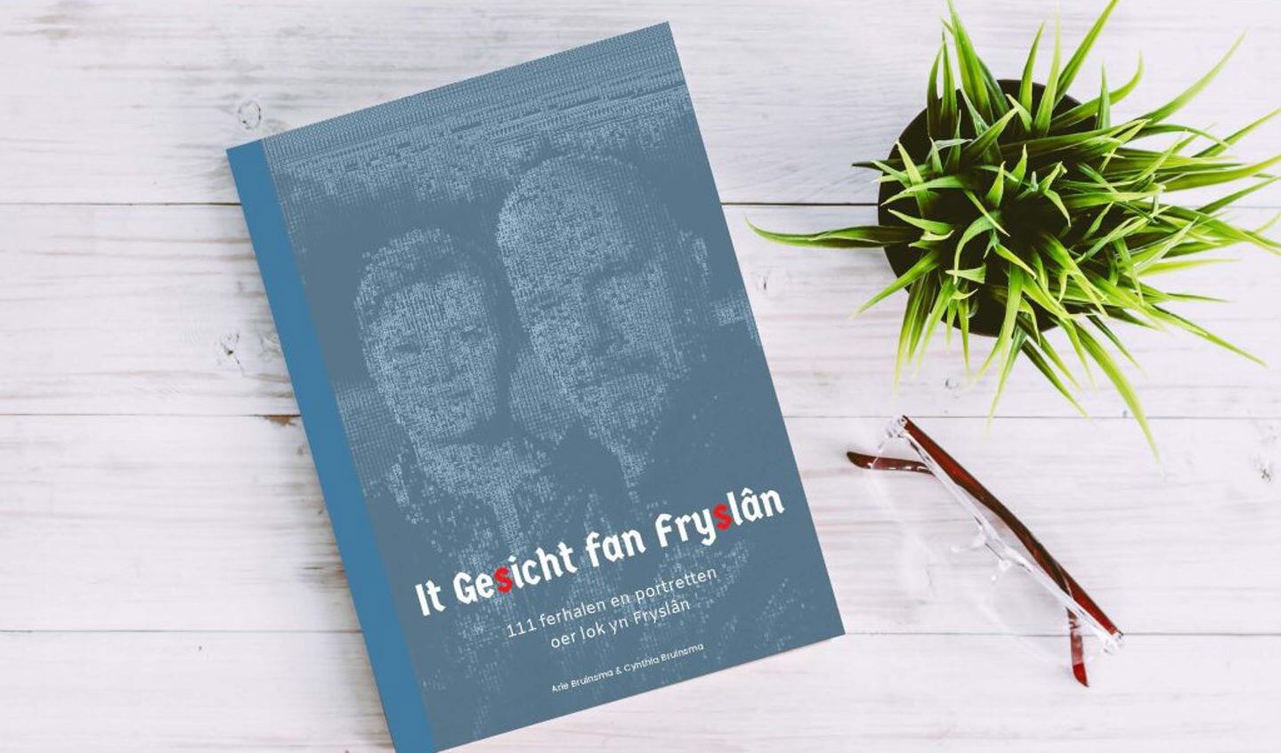 Arie en Cynthia Bruinsma presenteren hun boek It Gesicht fan Fryslân Eigen foto