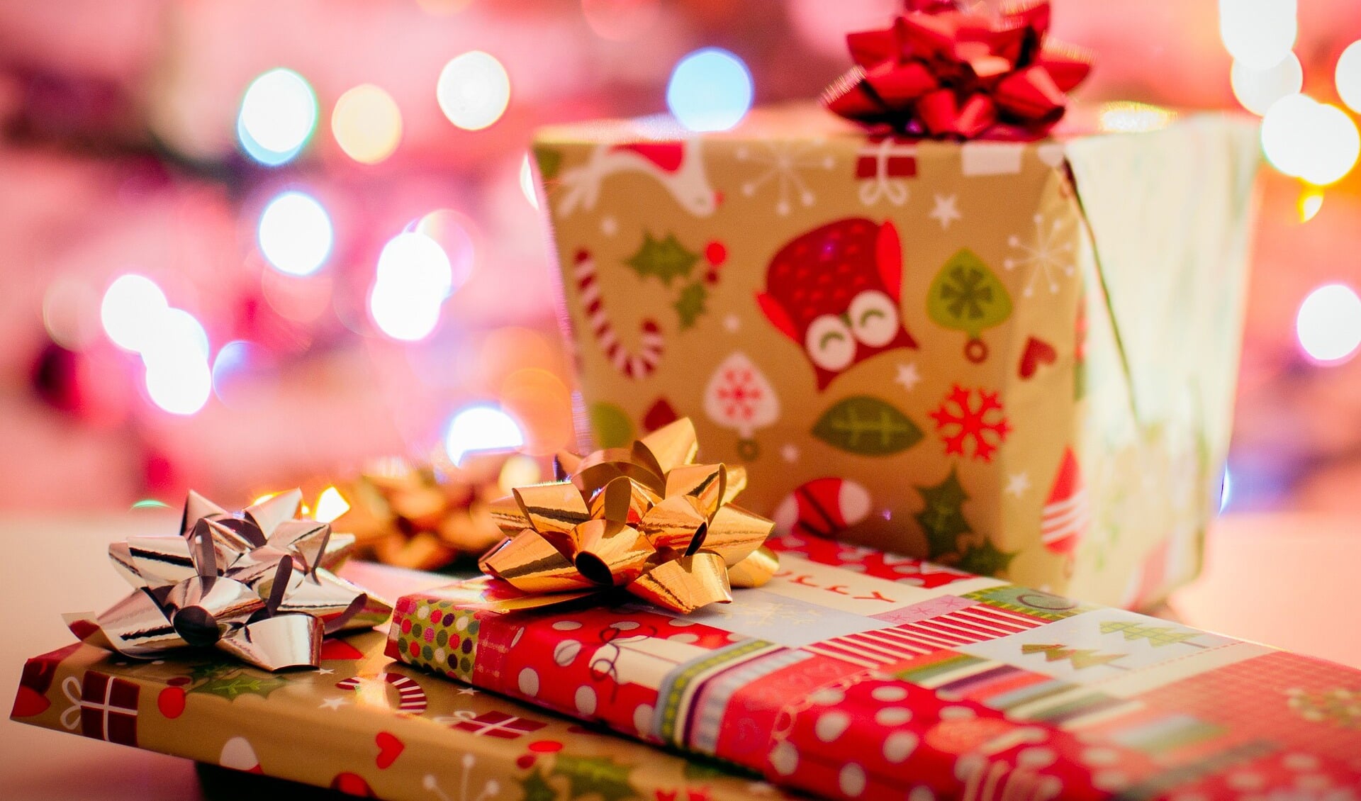 Kerstpakkettenactie voor mensen in armoede Foto StockSnap / Pixabay