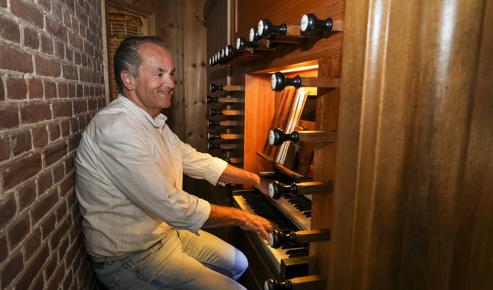 Martin Mans speelt in Sint Nicolaaskerk Foto Gewoan Dwaan / Douwe Bijlsma