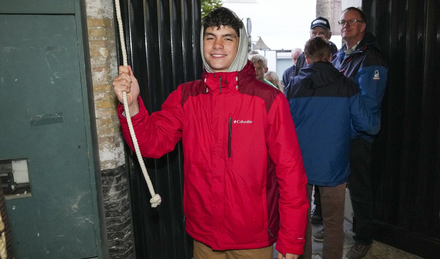 Het luiden van het Jouster Merkeklokje Foto Gewoan Dwaan / Douwe Bijlsma