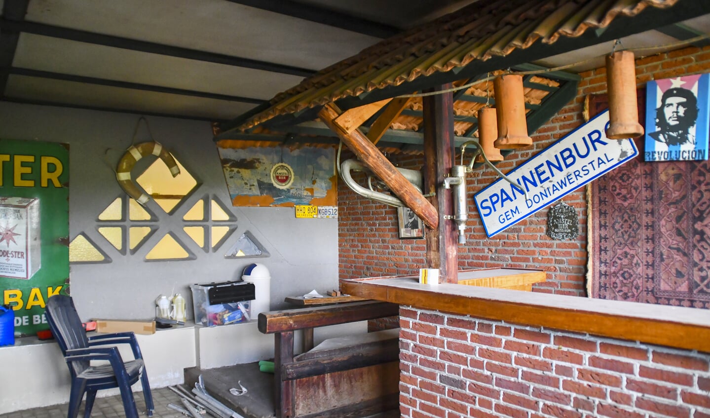 De bar van zwembad Spannenburg Foto Thewes Hoekstra