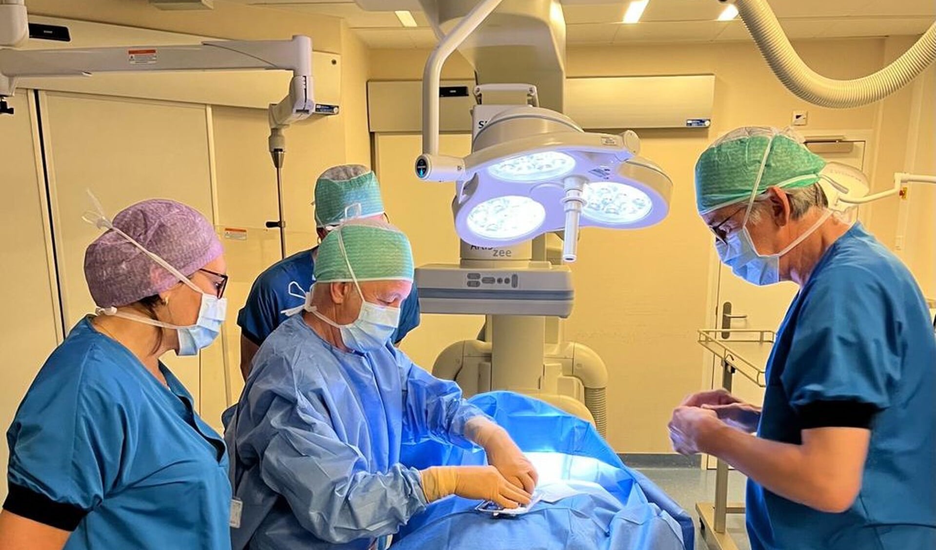 Foto: Ziekenhuis Tjongerschans (Cardioloog Kooistra implanteert de JOT DX™)