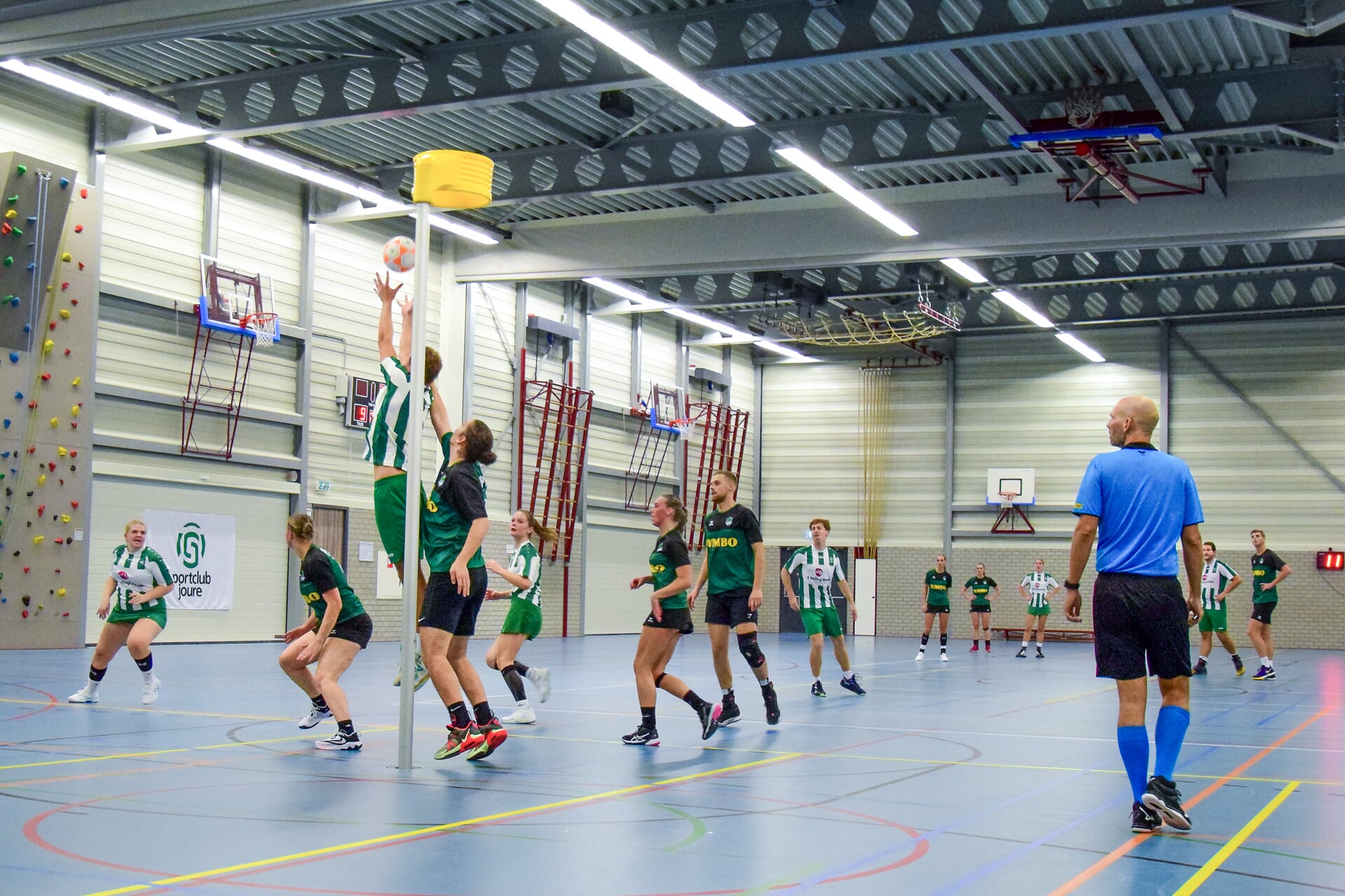 Jouster korfballers winnen eerste wedstrijd in de eerste divisie tegen Elburg.