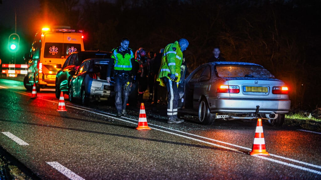 Auto’s Botsen Bij Brug Uitwellingerga - Groot Sneek