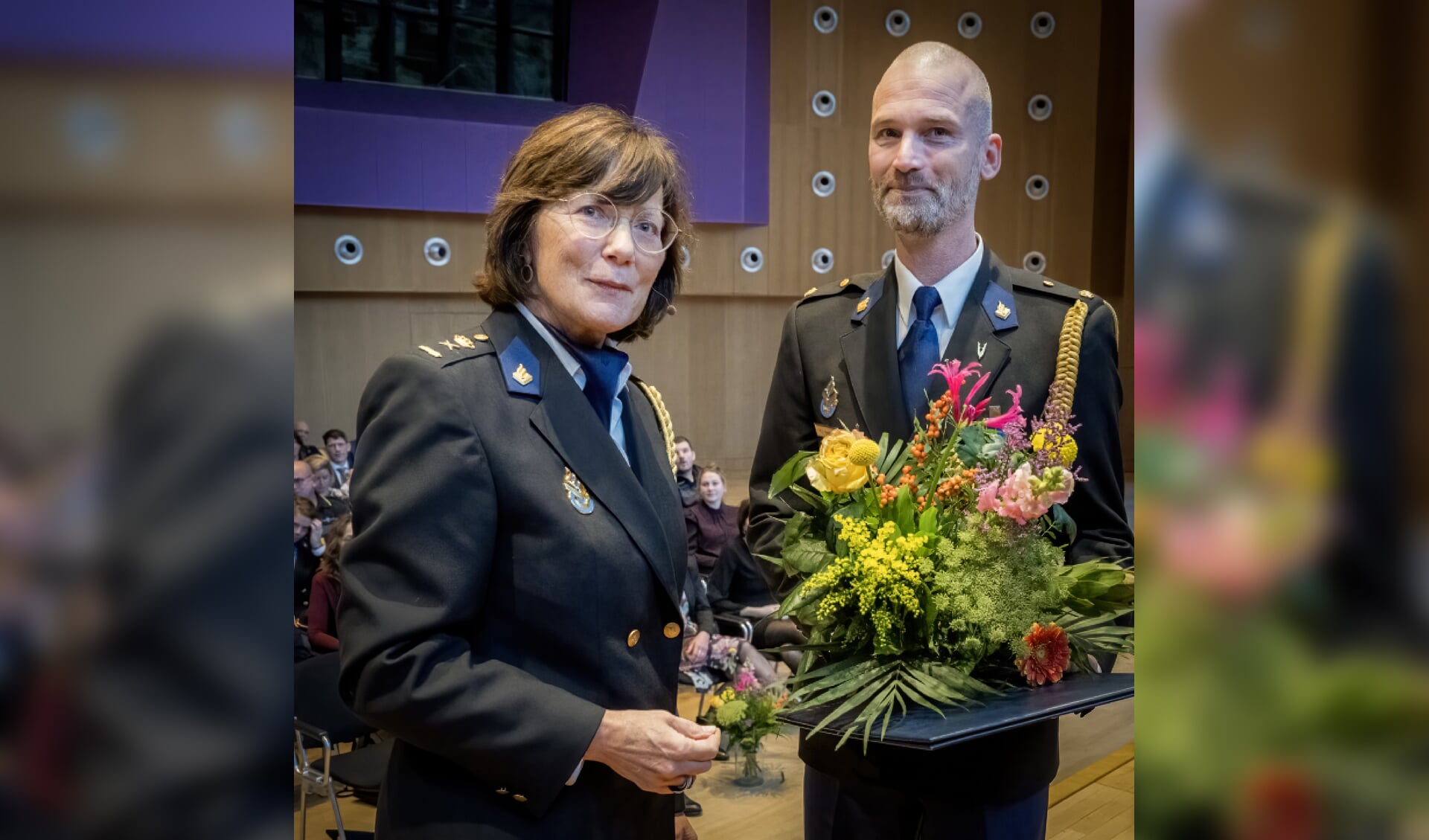 Agent Arjen Siccama kreeg de Eremedaille van verdienste Foto Politie