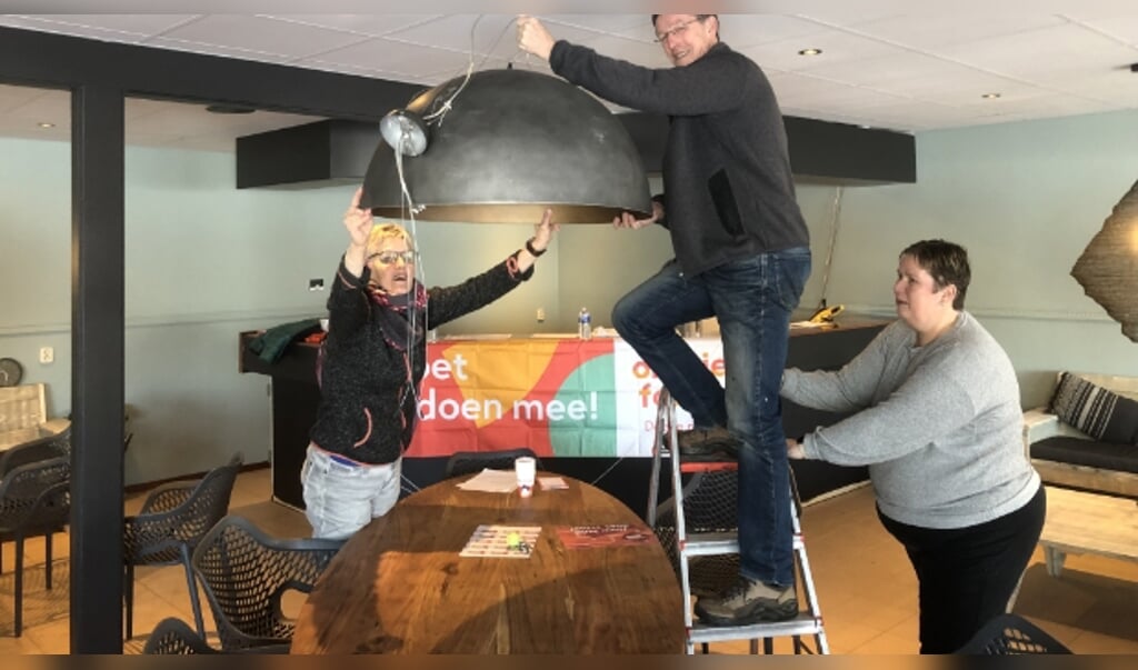 In de vernieuwde kantine van LTC Gorredijk worden de laatste puntjes op de i gezet. 
