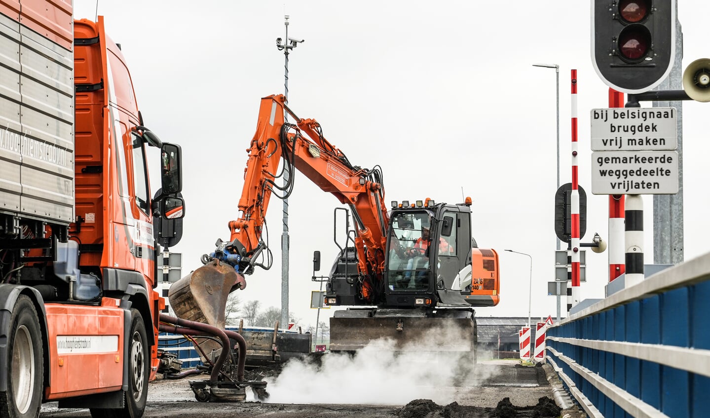 Janeslootbrug bij Langweer afgesloten in verband met werkzaamheden Foto Gewoan Dwaan - Douwe Bijlsma