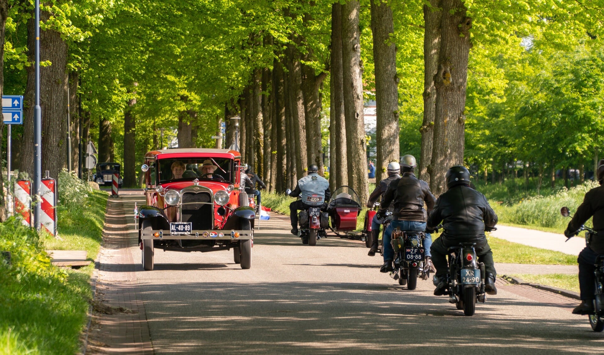Deelnemers Elfsteden Oldtimer Rally rijden rondje Gaasterland Foto Folkert Folkertsma