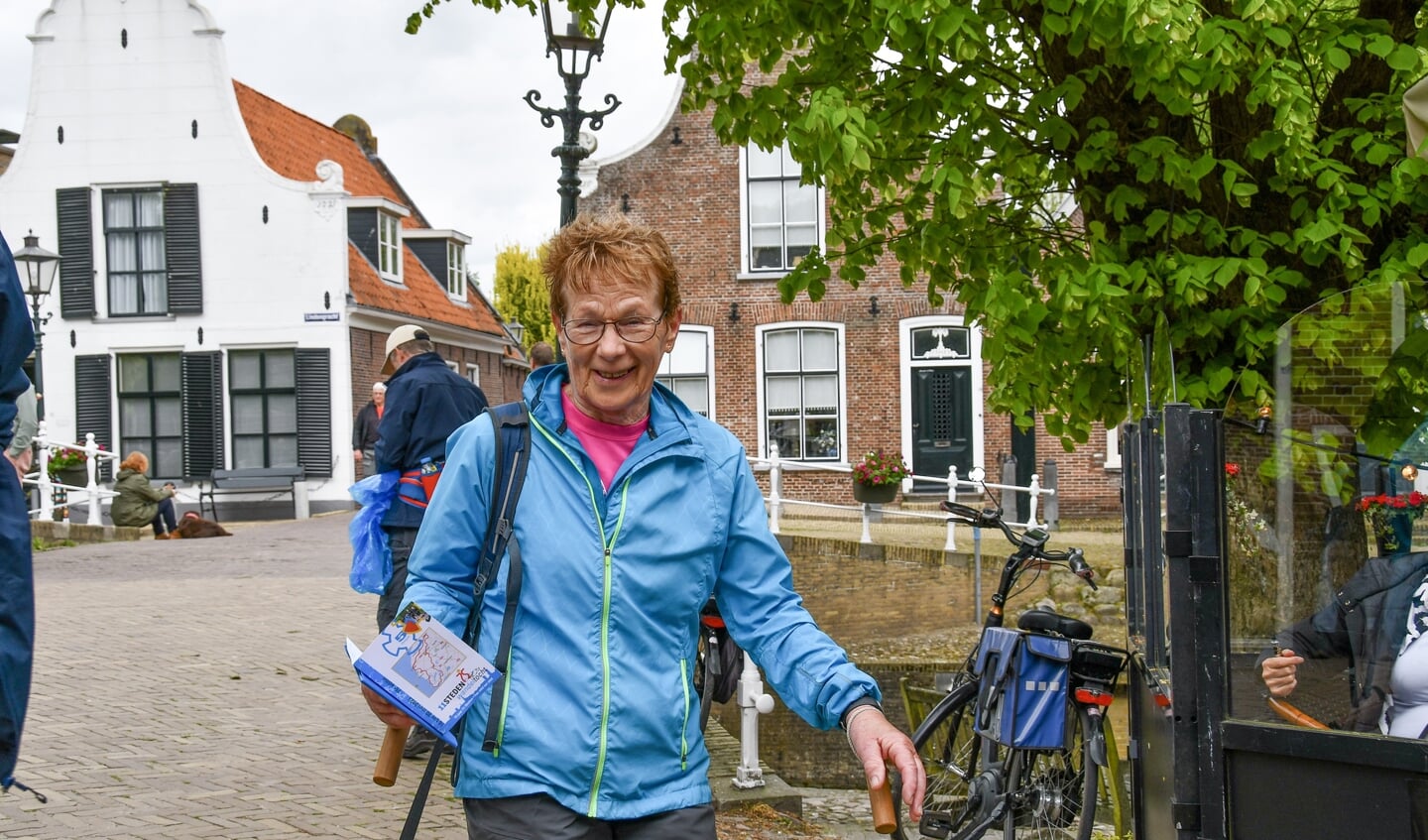 Aankomst Elfstedenwandeltocht in Sloten Foto Thewes Hoekstra 