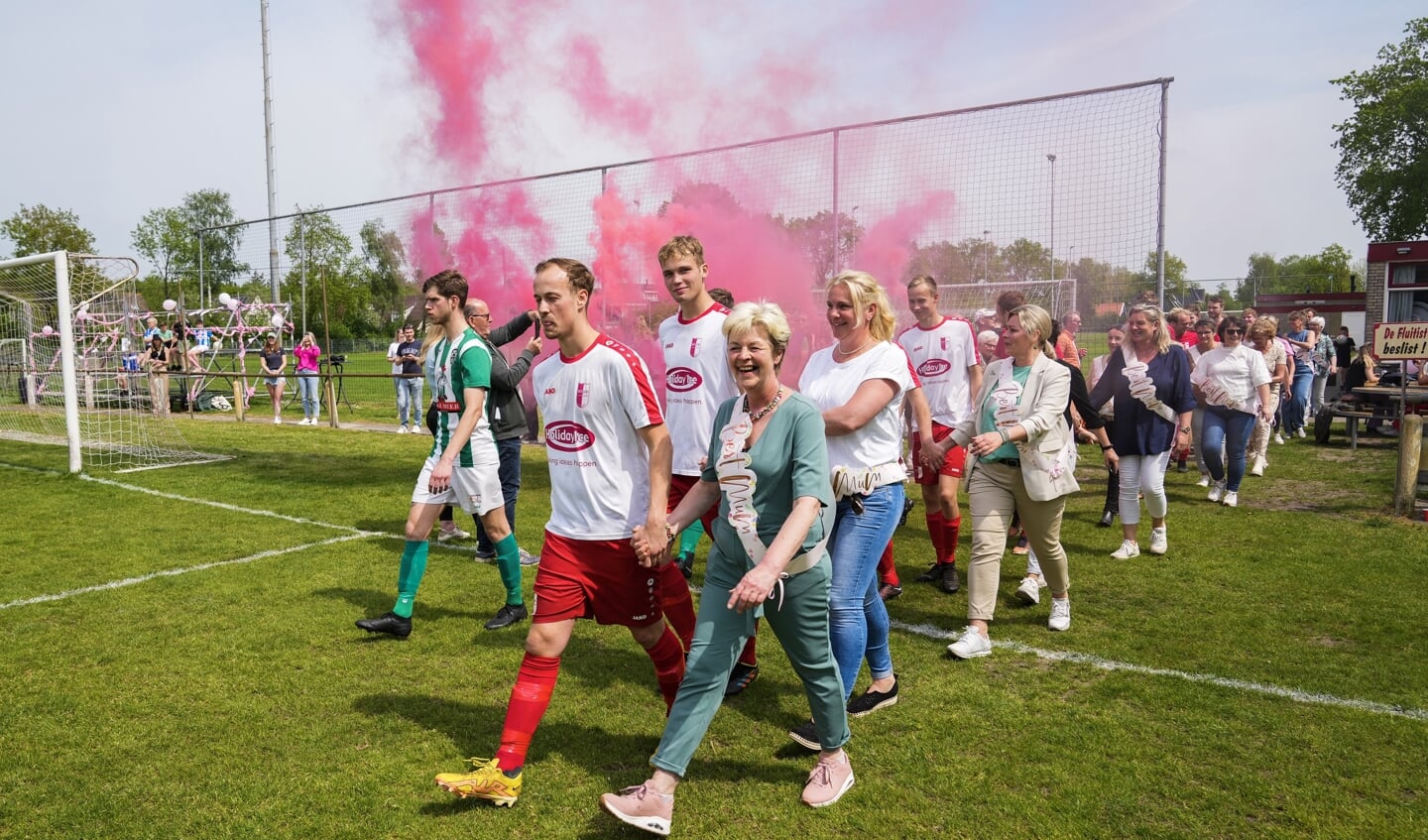 De vrouwen van vv Renado worden zondag in het zonnetje gezet Foto Gewoan Dwaan - Douwe Bijlsma