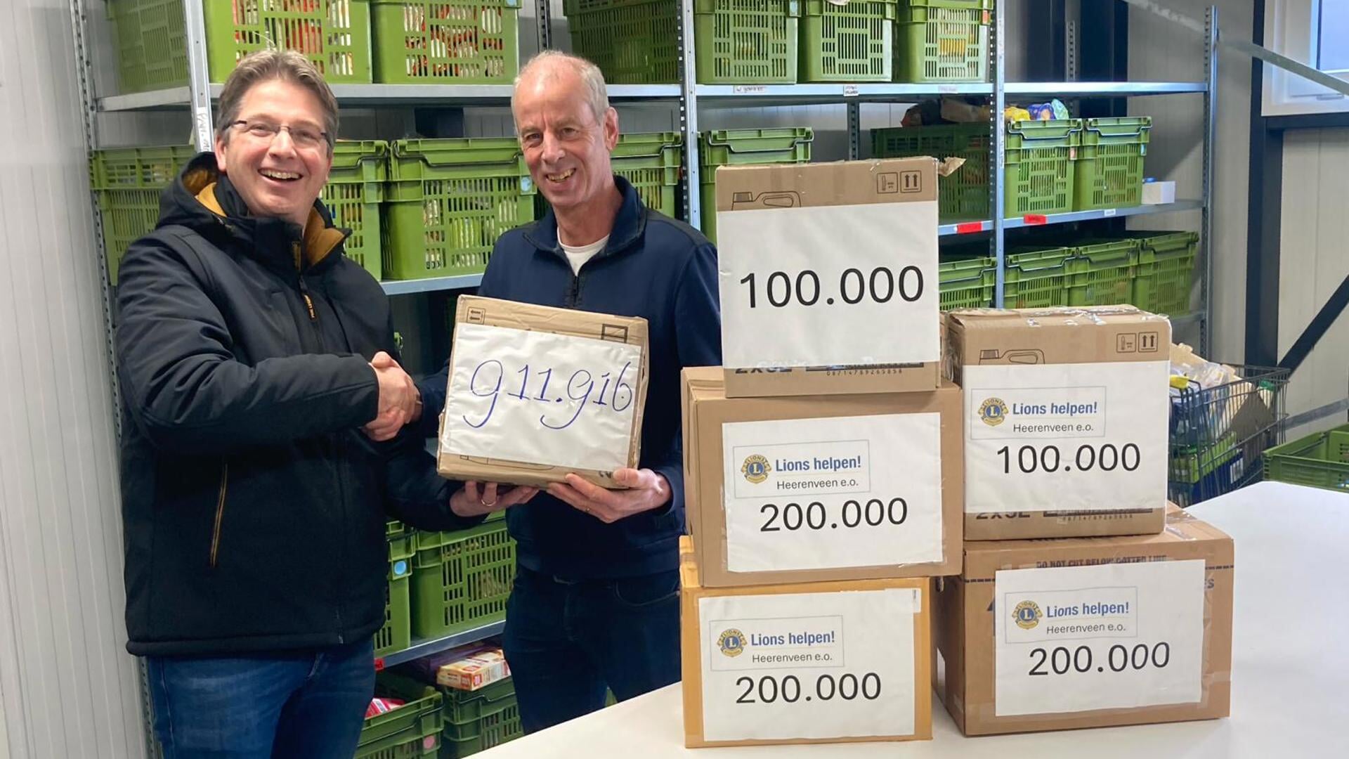 1.400 pakken koffie voor de Voedselbank Heerenveen.