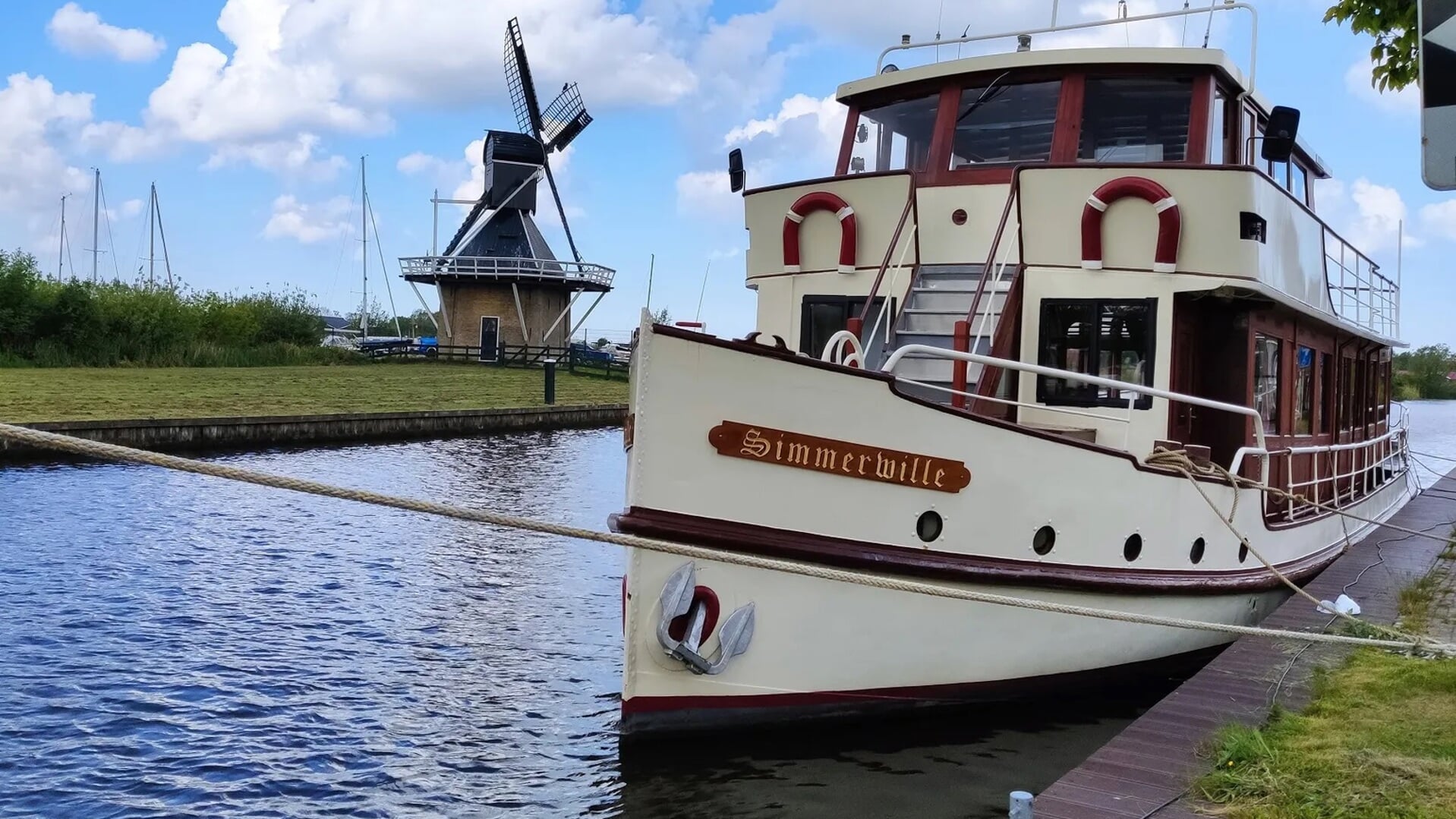 Rondvaartboot 'Simmerwille' behouden voor Joure: “Het schip vaart binnenkort weer over de Friese Meren”