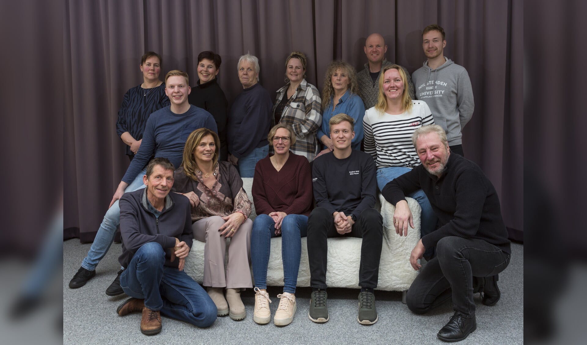 Toneelgezelschap “Trije Botsense Hoanne” Speelt ‘Hûske Oan See’ - Groot ...