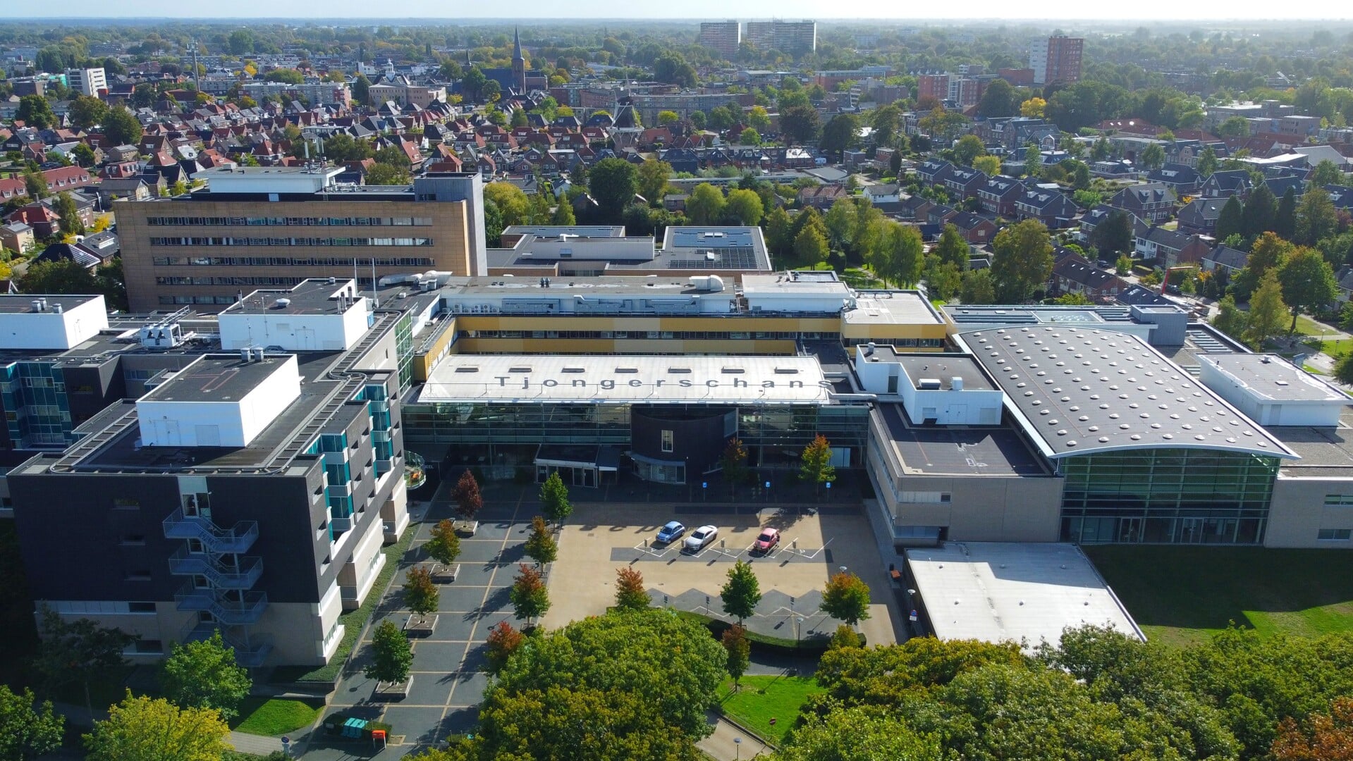 Luchtfoto Ziekenhuis Tjongerschans Heerenveen.
