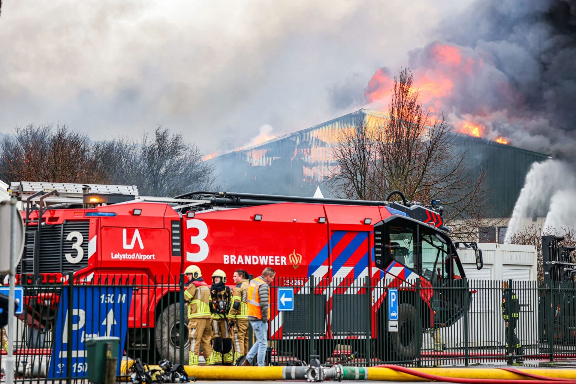 Grote brand in Rutten, net onder Lemmer.