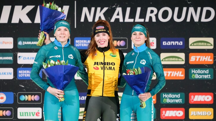 Antoinette Rijpma-de Jong heeft haar voorsprong op het Nederlands kampioen allround uitgebreid.