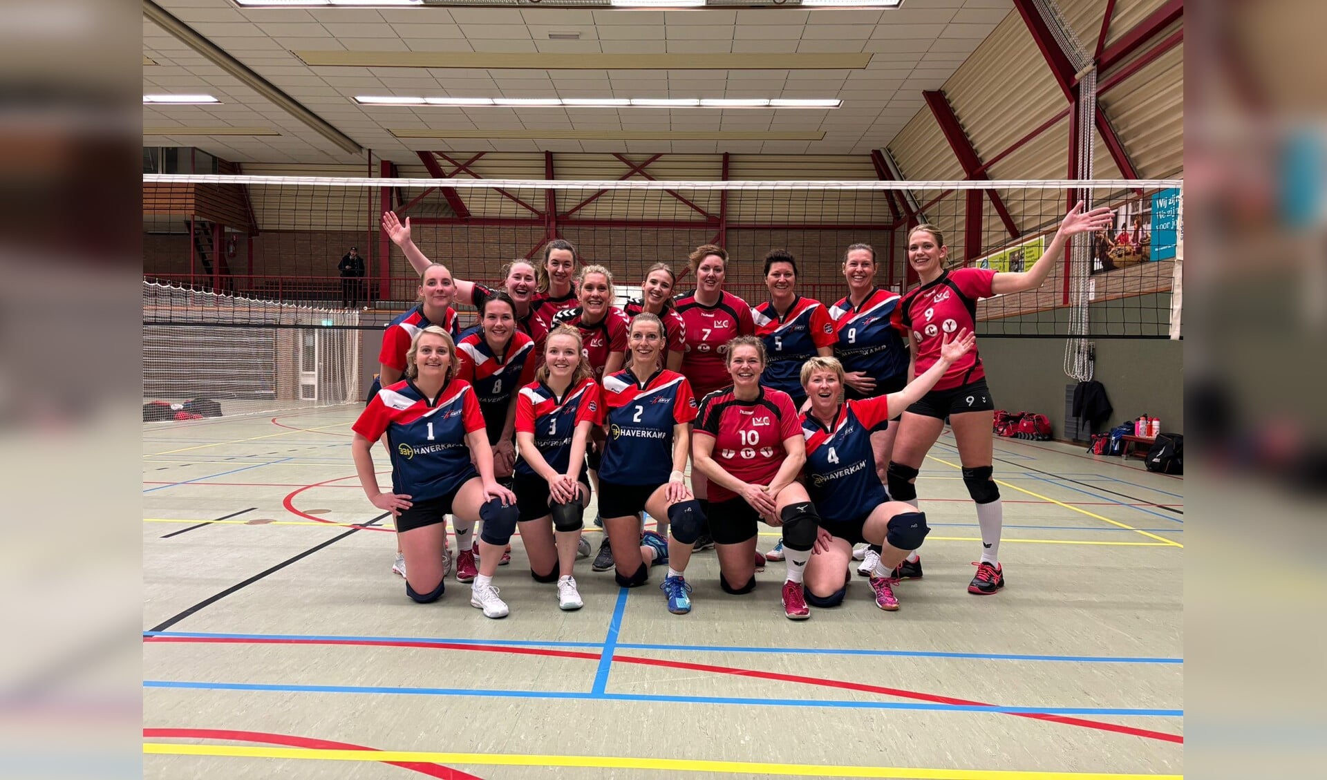 De teams van SNVV uit Sint Nicolaasga en LVC Lemmer spelen tegen elkaar in de mastercompetitie.