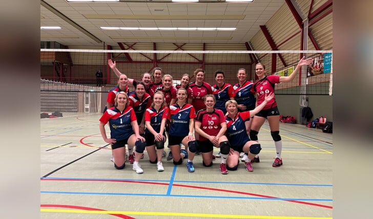 De teams van SNVV uit Sint Nicolaasga en LVC Lemmer spelen tegen elkaar in de mastercompetitie.