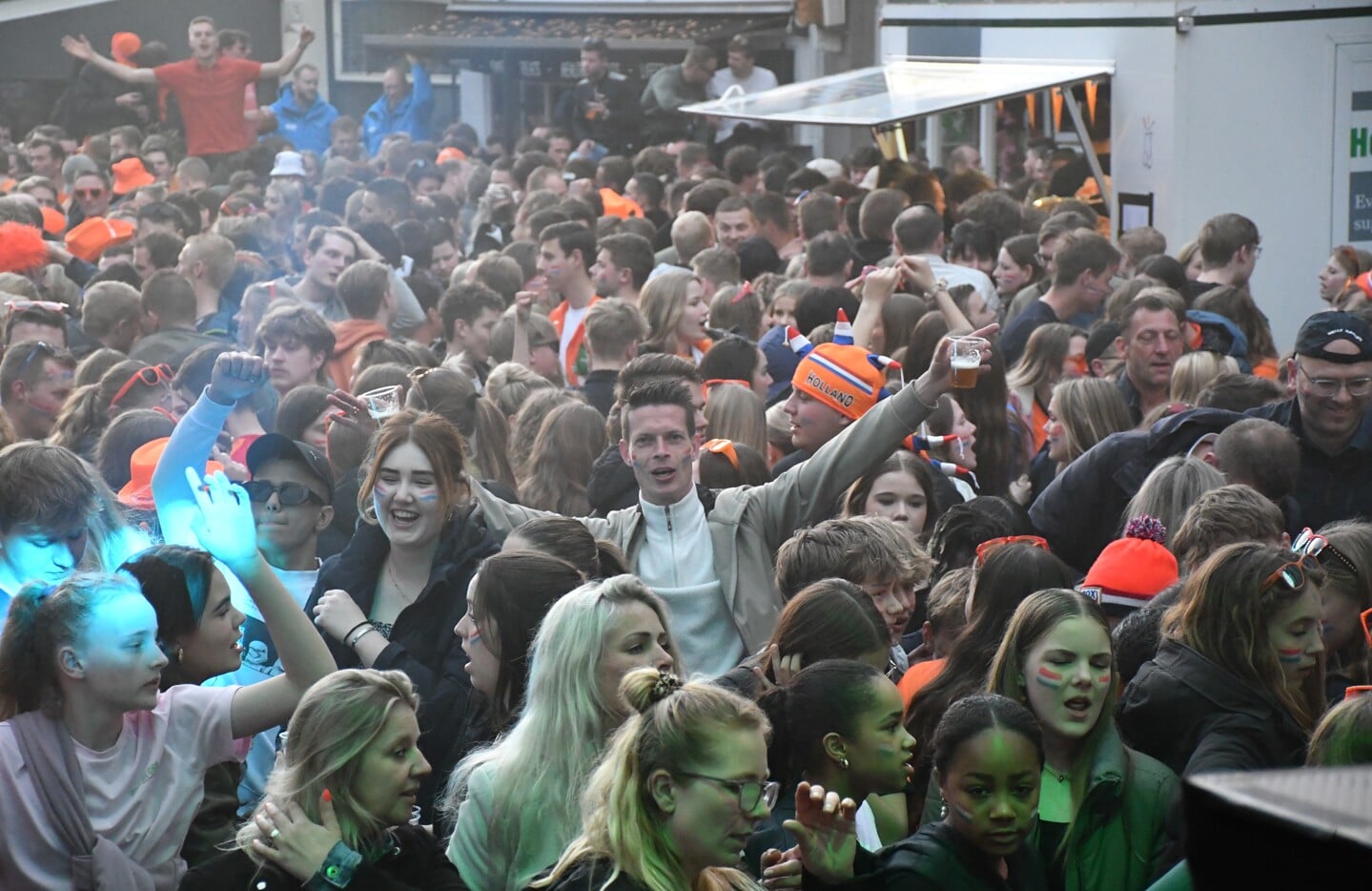 Koningsdagfeest in uitgaanscentrum Heerenveen trekt weer veel publiek