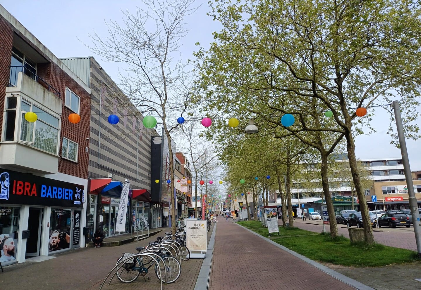 Centrum Heerenveen opgefleurd met kleurrijke lampionnen