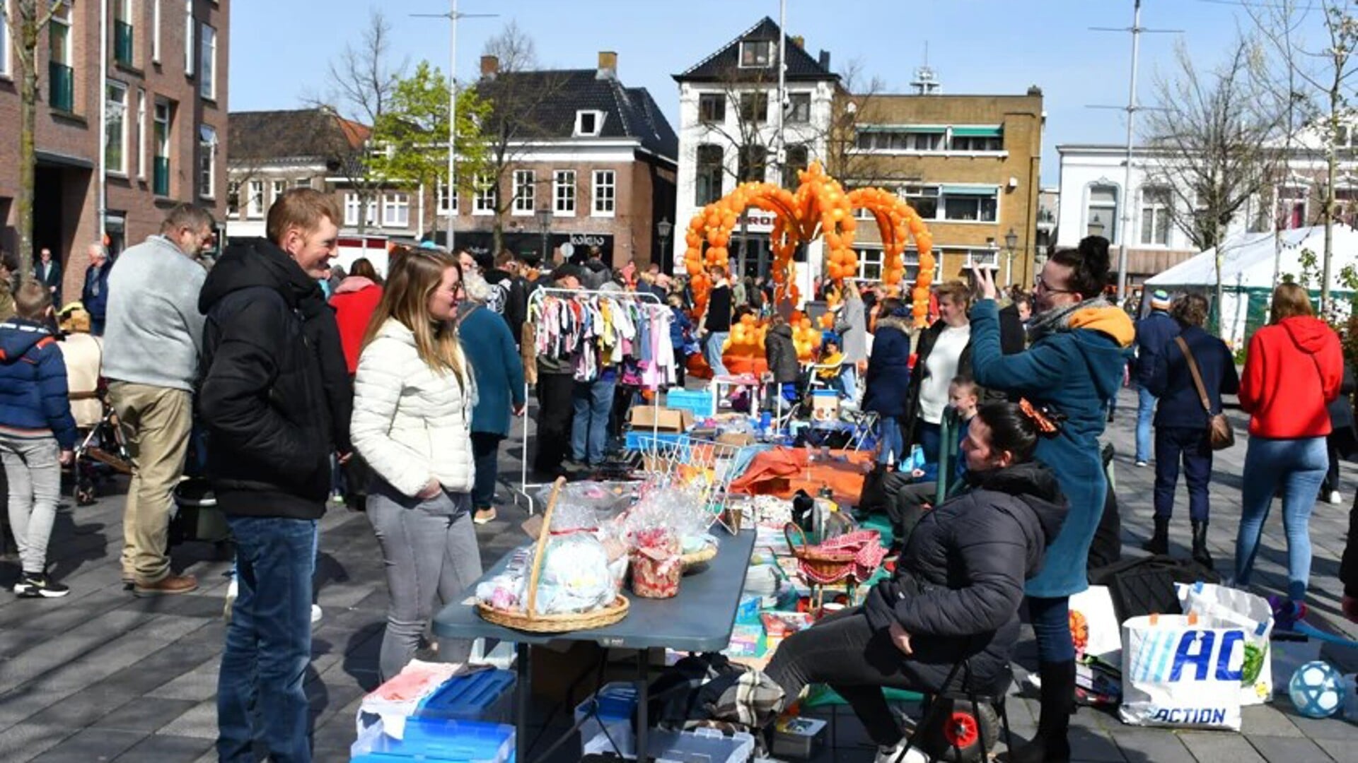 Vrijmarkt in het centrum van Heerenveen.