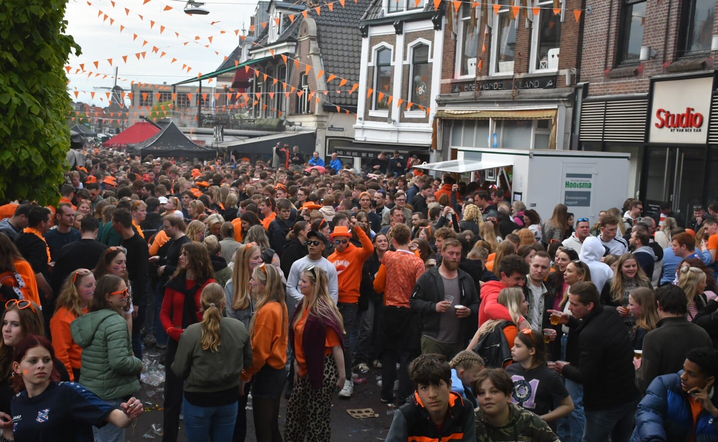 
Koningsdagfeest in uitgaanscentrum Heerenveen trekt weer veel publiek
