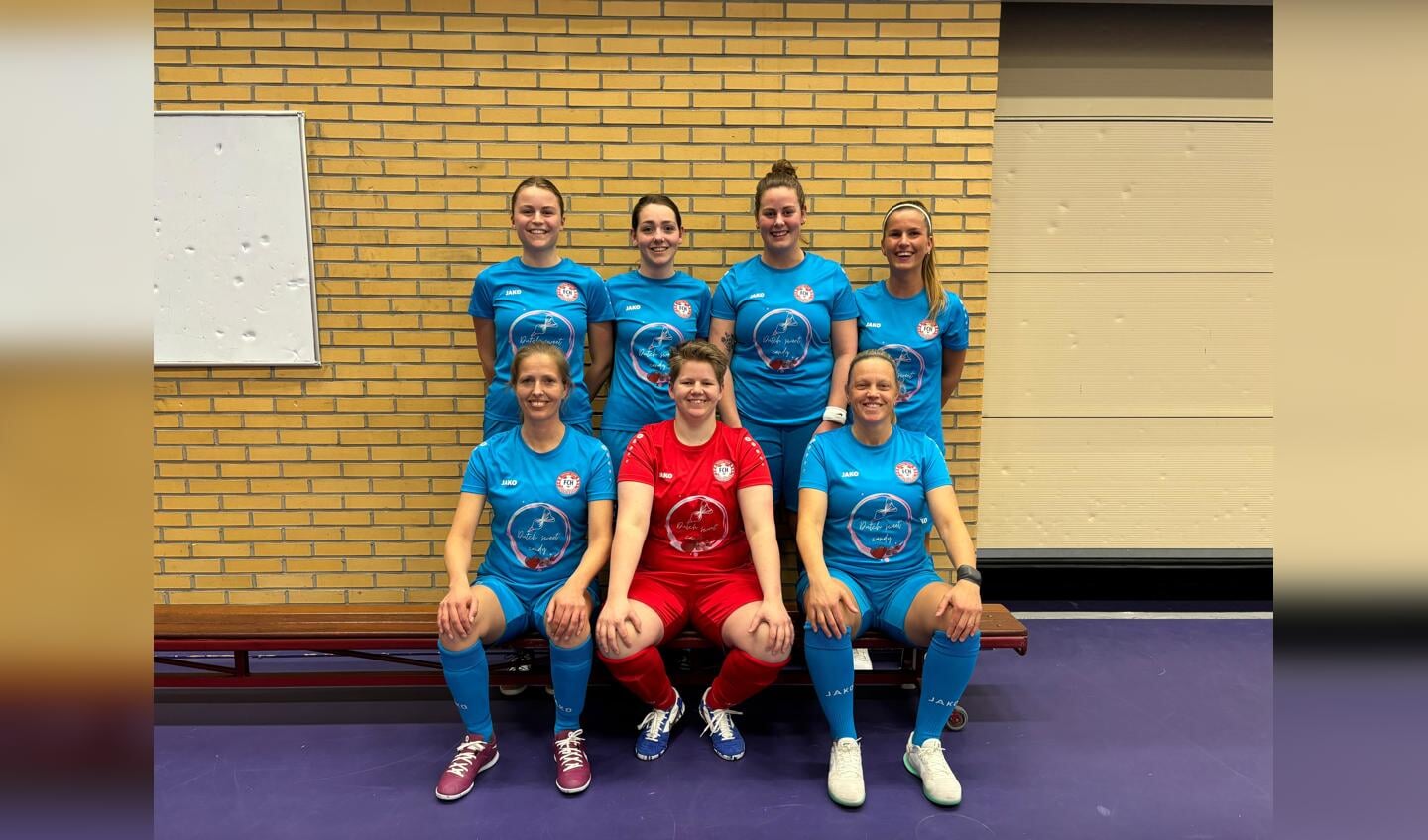 De trotse dames van Futsal Club Heerenveen die af lijken te steven op het kampioenschap
