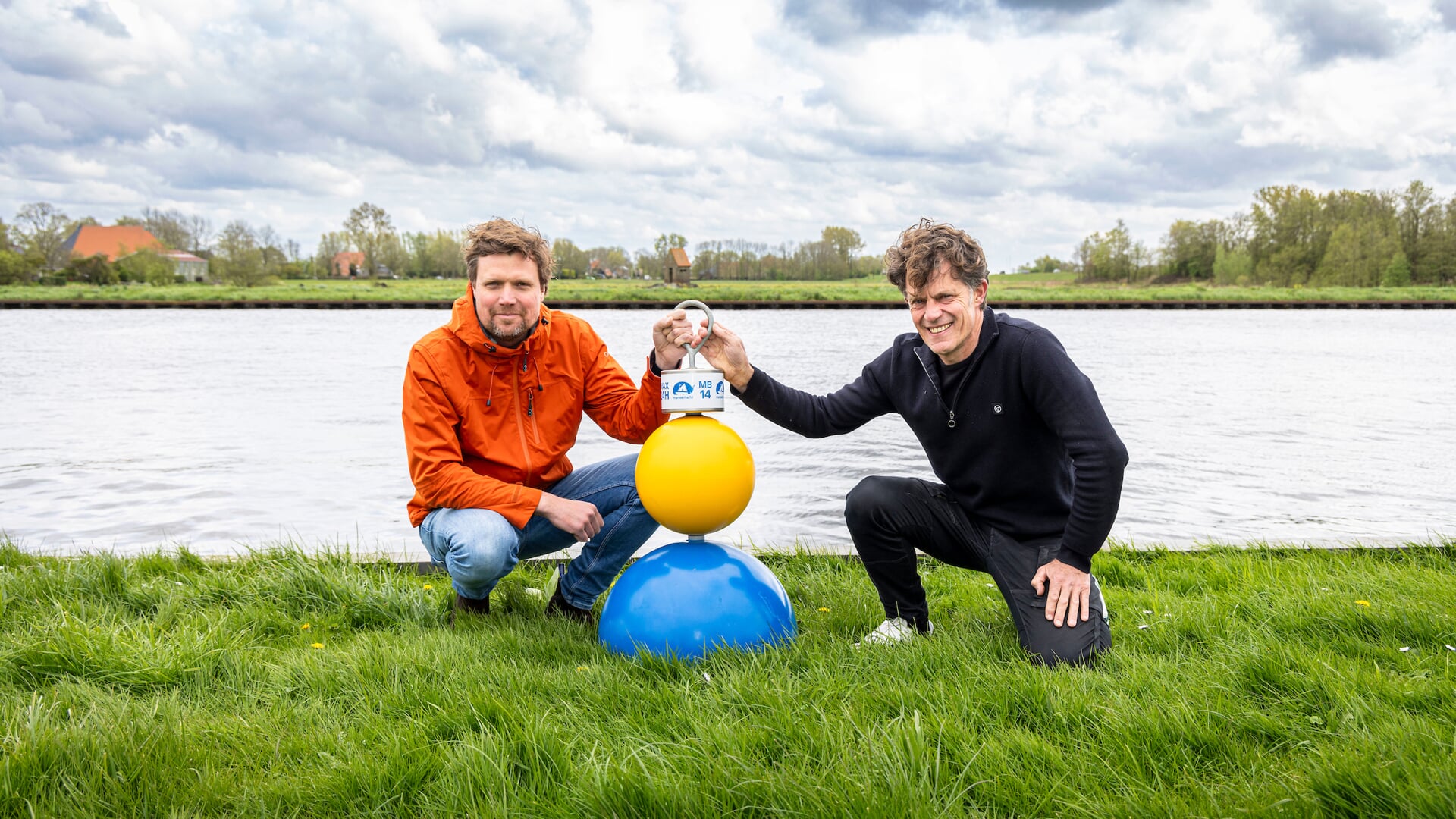 MarBoei Poëzieroute: Lourens Touwen, directeur van Recreatieschap Marrekrite (rechts) en Floriaan Zwart, directeur VVV Waterland van Friesland