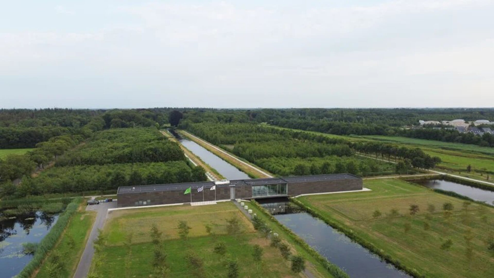 Negen monumentale sculpturen in het Museumpark van Museum Belvédère
