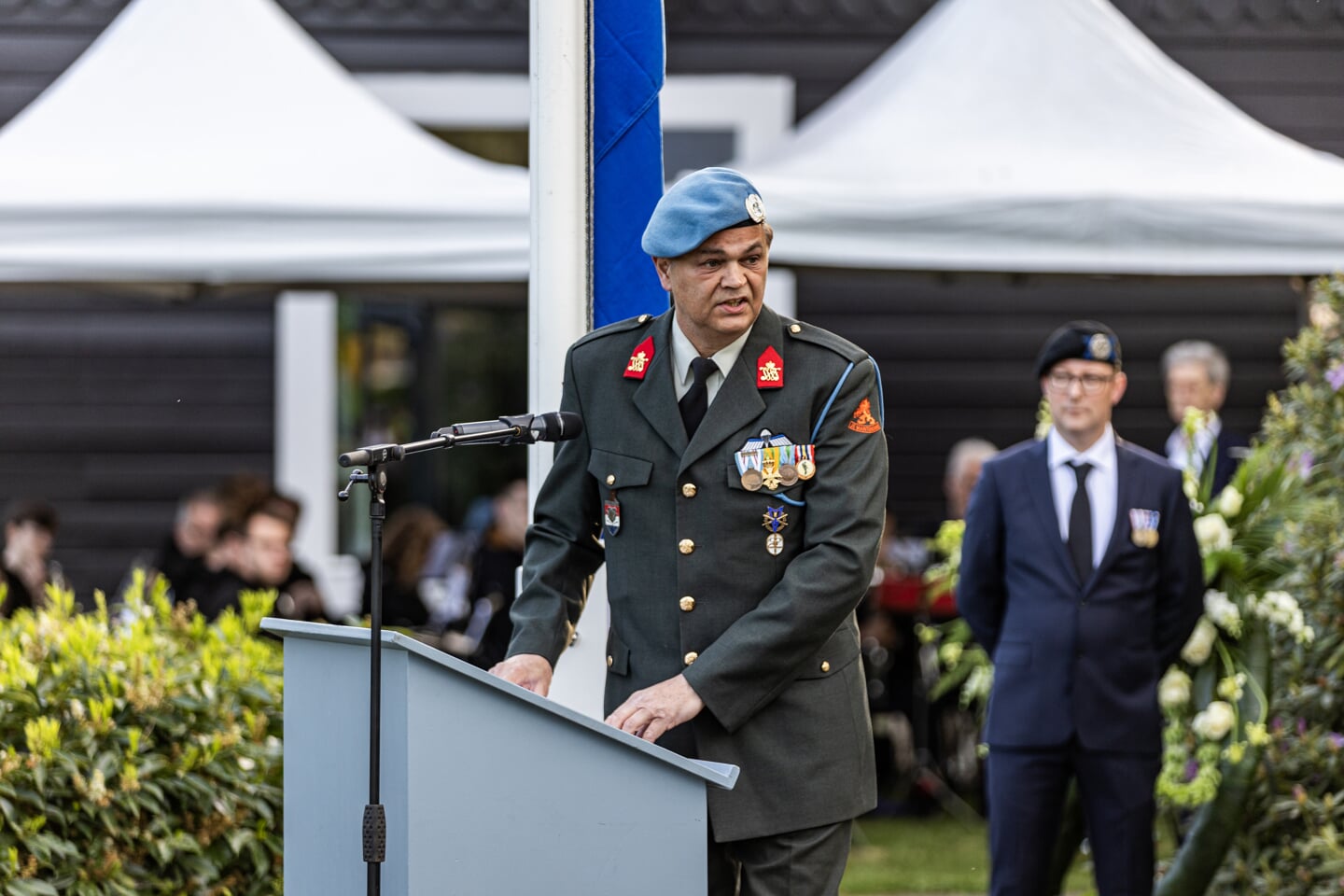 Stille tocht en herdenking bij monument Van Maasdijkstraat
