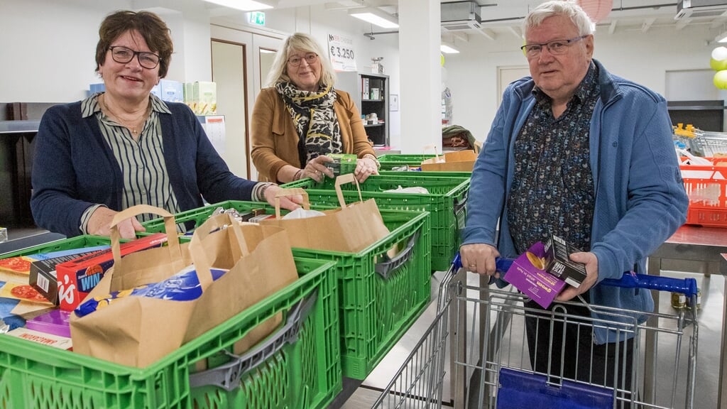 Voedselbank Opsterland: Foekje Bouma, Geertje de Walle, Eelke lap