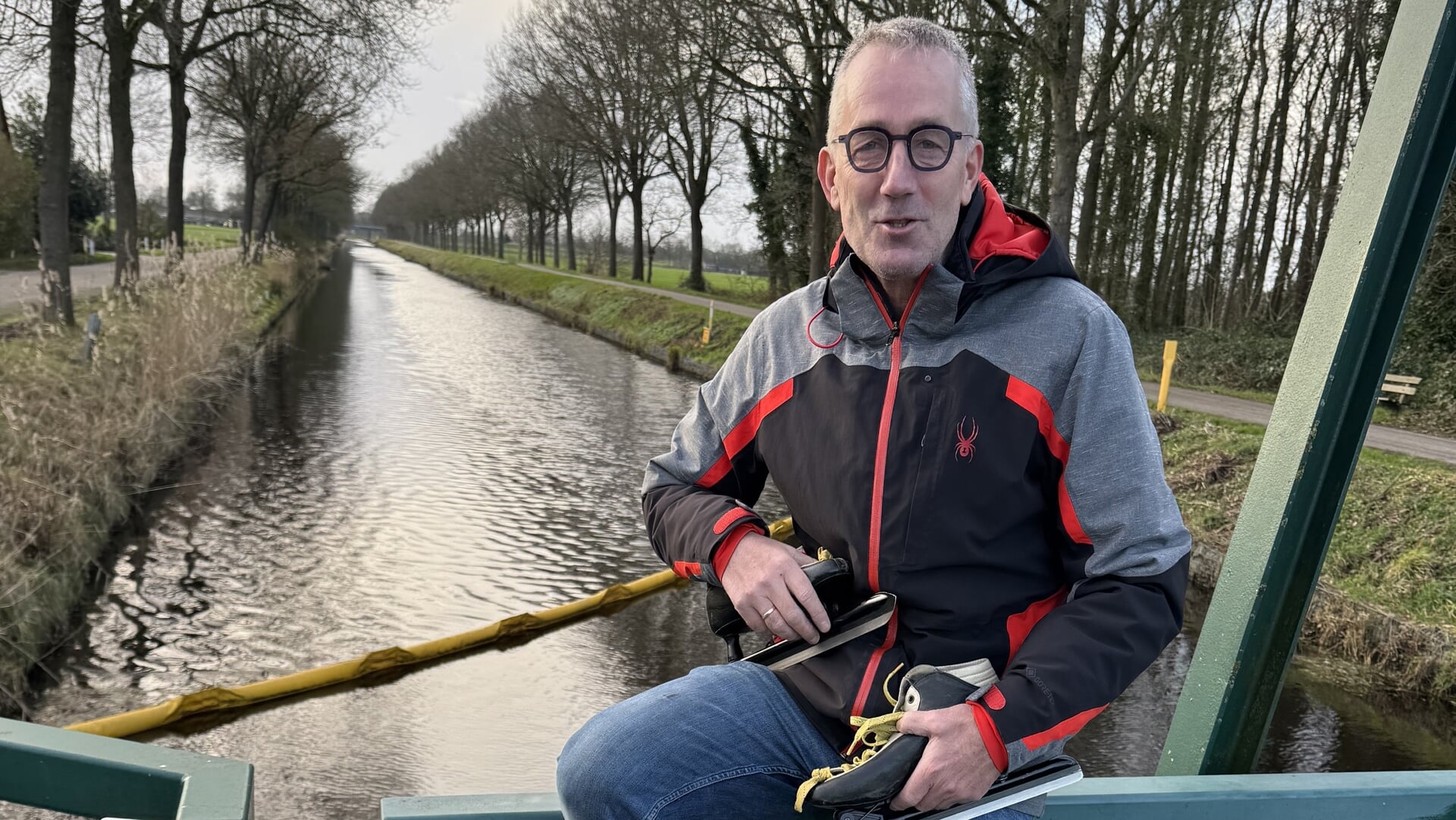 Jan Bakker poseert voor een ‘ijsloze’ Compagnonsvaart.