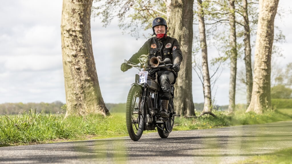 42ste HorsePowerRun met oude motoren trekt door Fryslân en Drenthe