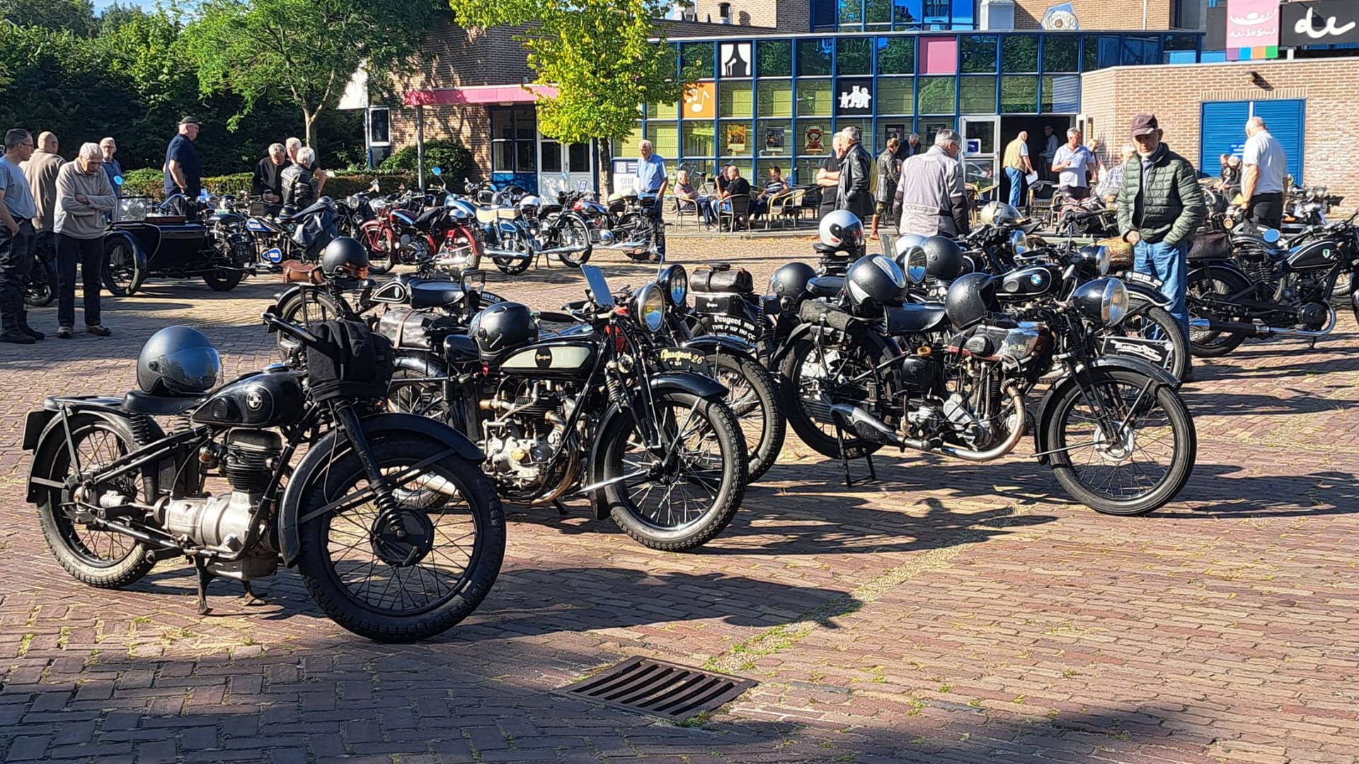 51ste VMC tocht met oude motoren start en eindigt in Gorredijk