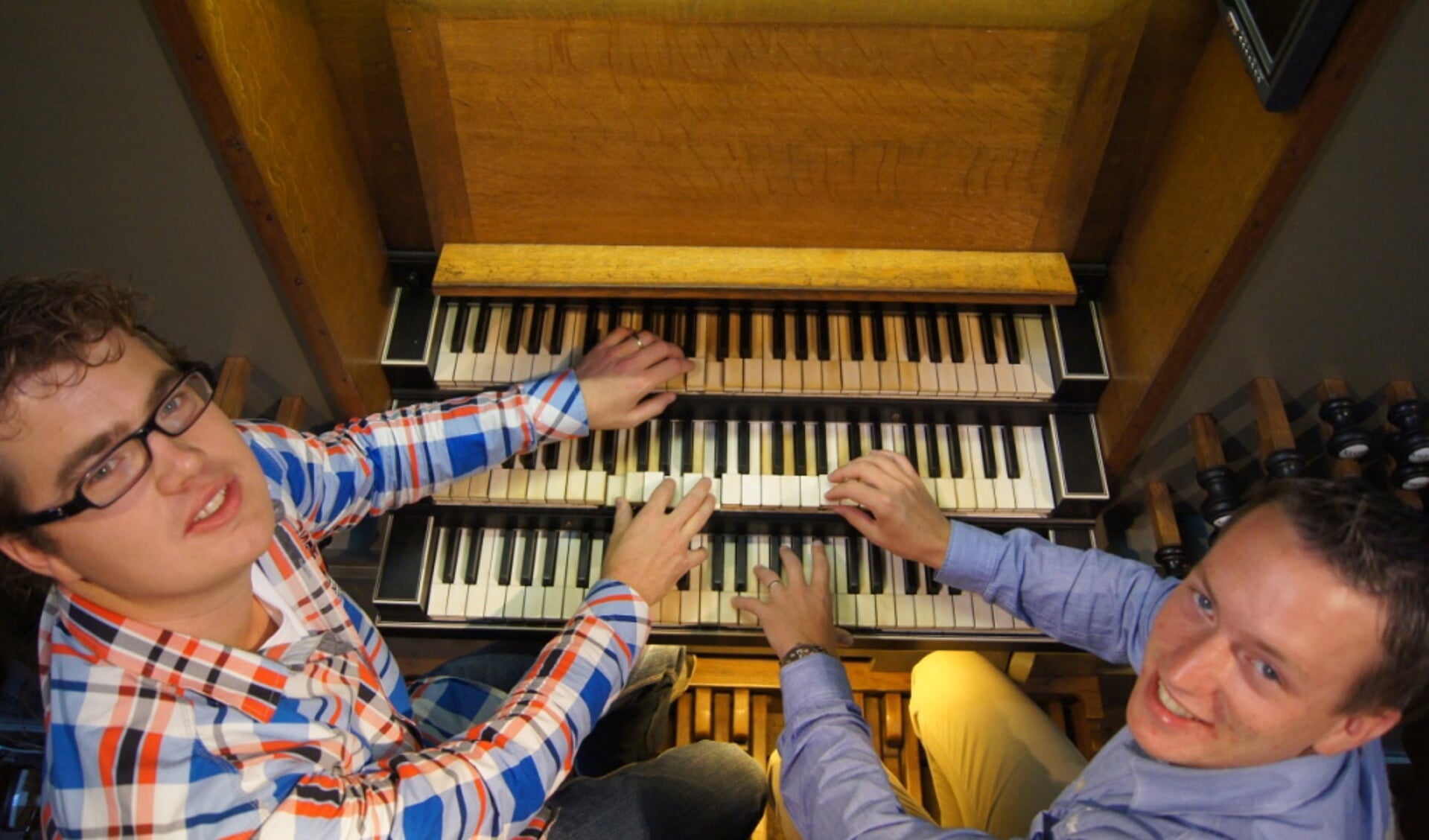 Jan Peter Teeuw en Marien Souten verlenen medewerking aan het nieuwjaarsconcert van “Take Five” in de Boezemkerk.