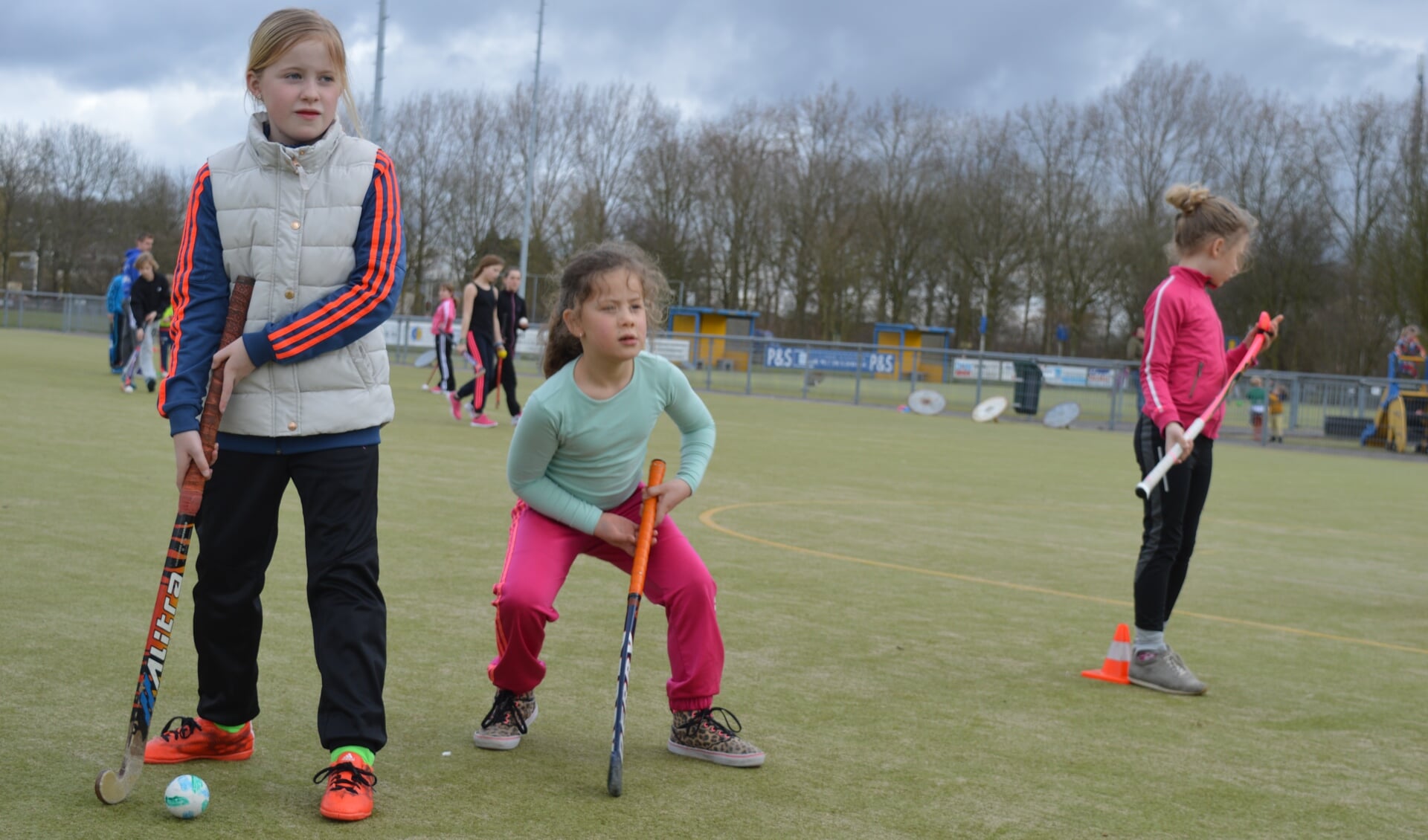 De ballen gingen al aardig heen en weer bij de eerste hockeytraining