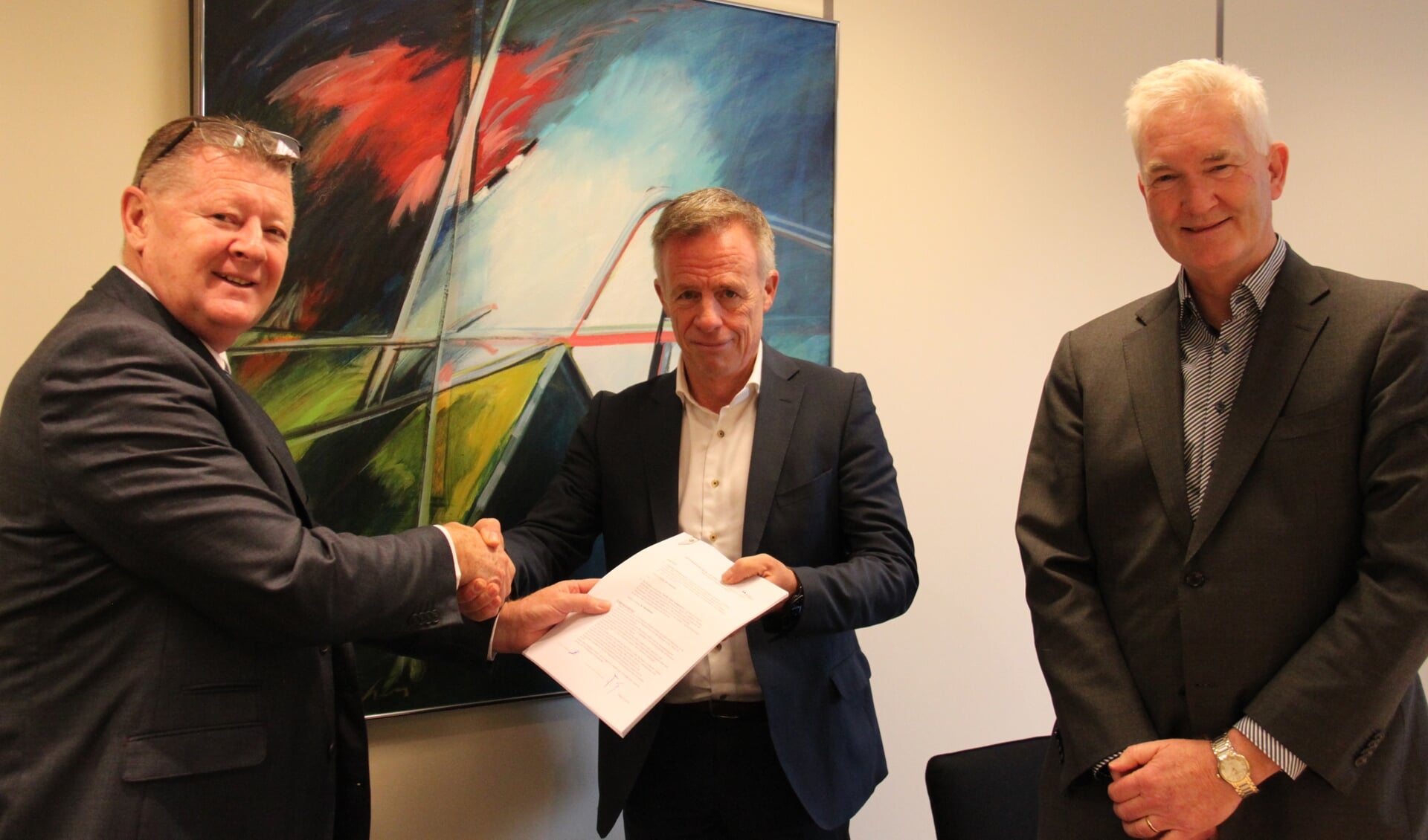 Vlnr. Bas Boender, Robin Wagner en Sico van Ammers tekenden de overeenkomst.