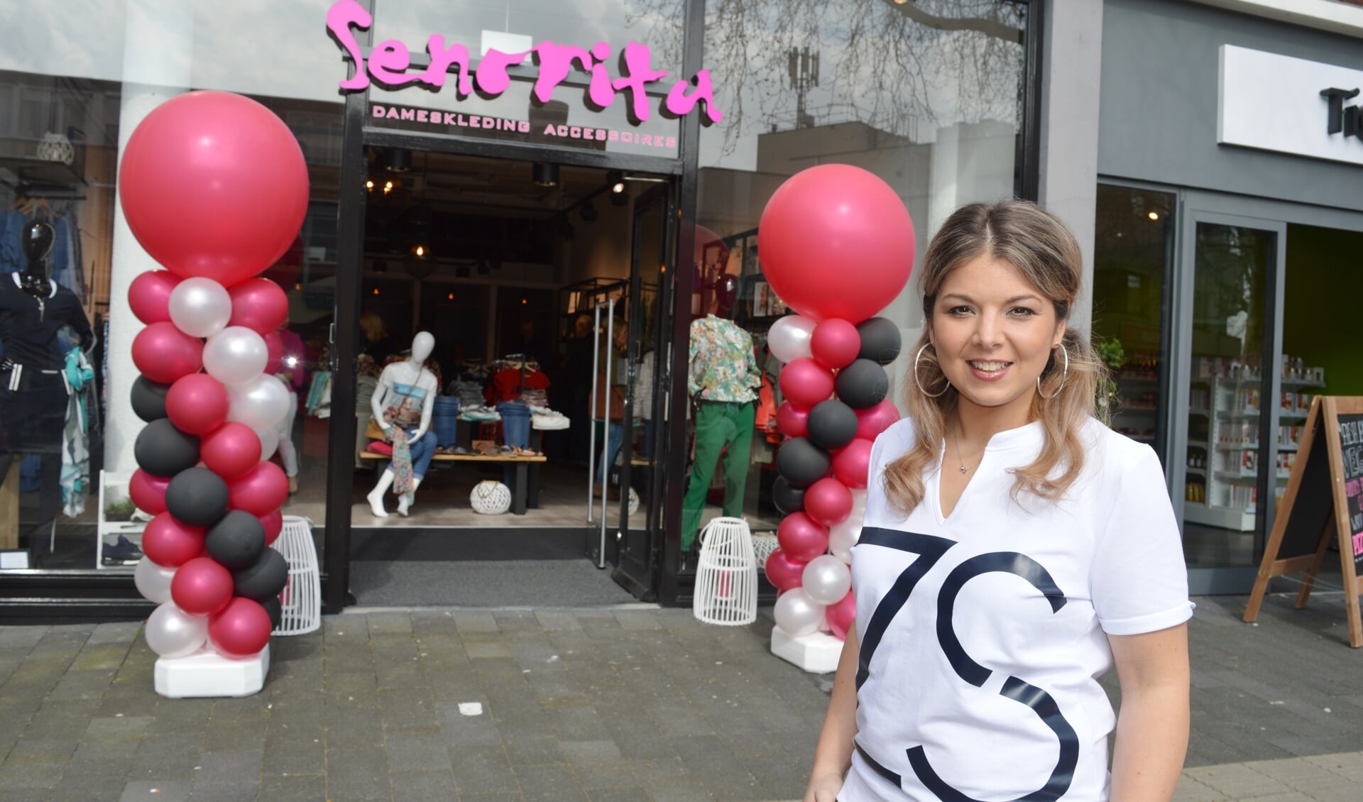 Sabina Lammens voor haar nieuwe winkel op het Sint Jorisplein