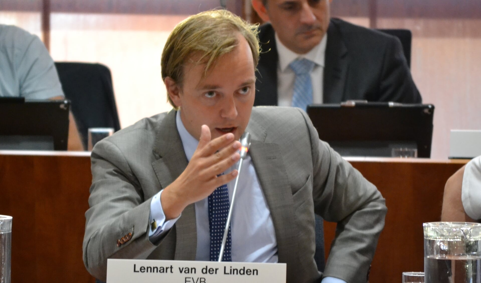 Lennart van der Linden (EVB): lastenexplosie.