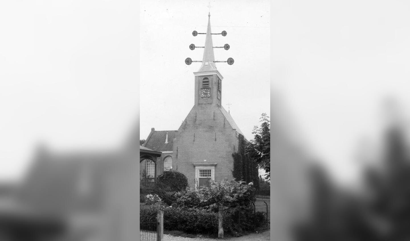 Zo moet de Dorpskerk van Barendrecht er van 1831 tot 1840 uitgezien hebben. Met de Optische Telegraaf van Lipkens op de torenspits. (fotomontage: Historische Vereniging Barendrecht)