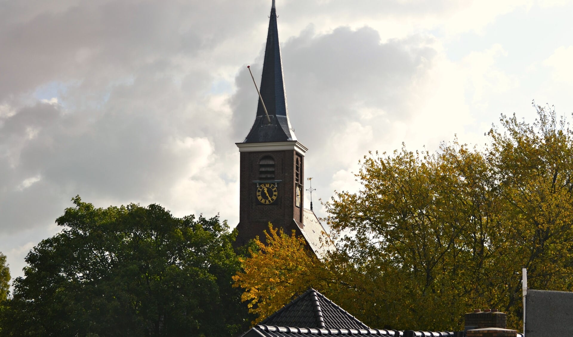 De toren van de Dorpskerk.