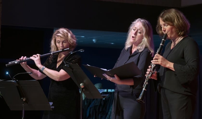 Hanneke Meijer, Mariët Kaasschieter en Monique Kruidenberg spelen Ave Maria de Caccini (foto CultuurLocaal).