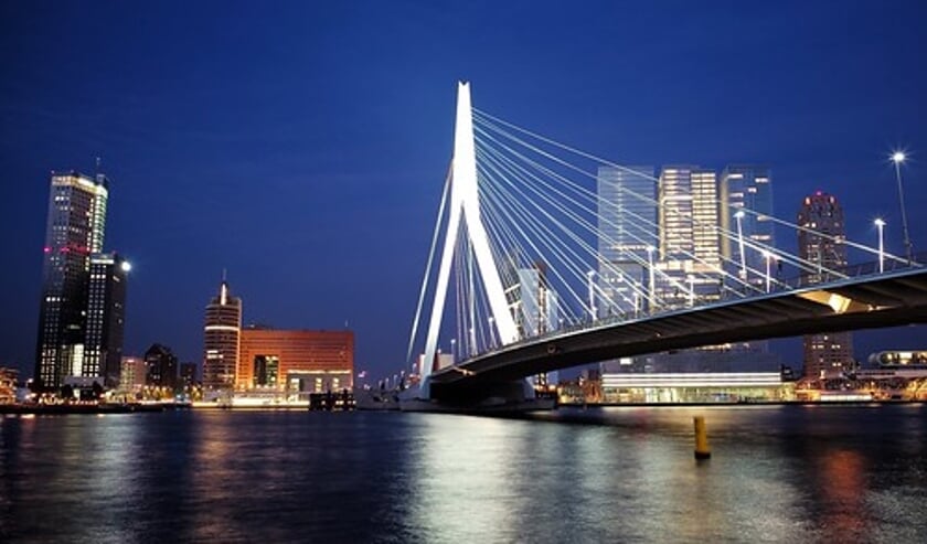 Is er iets mooiers als Rotterdam ‘s nachts? Afbeelding : Bron : Roman Boed, Att. CC BY 2.0