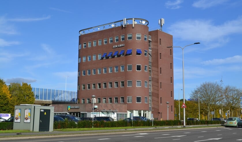 Het kantoor van ABN AMRO aan de Henri Dunantlaan is niet geschikt voor het verbouwen tot woningen.