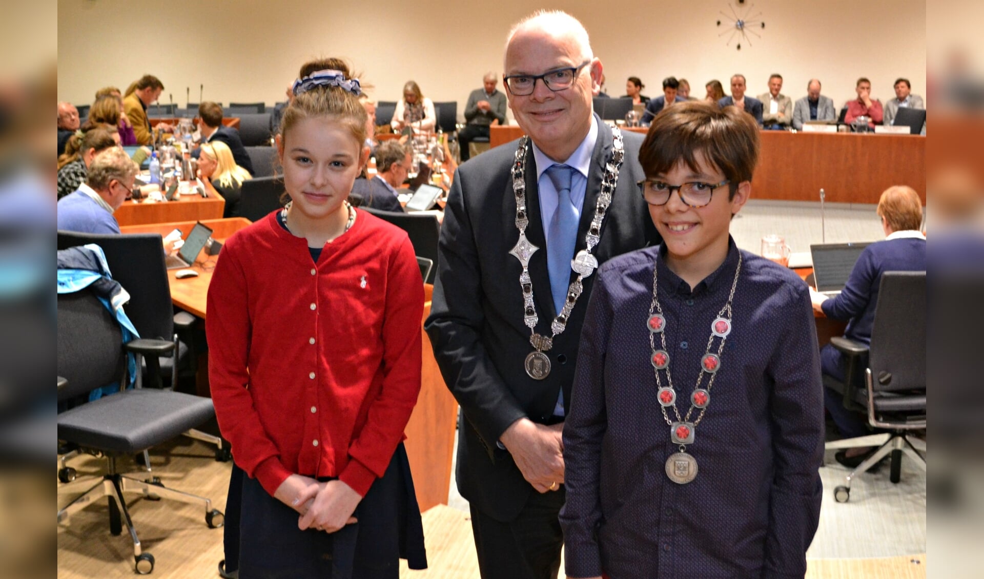 Anaïs Swirc, burgemeester Jan van Belzen en kinderburgemeester Maas van der Graaf.