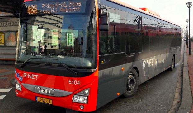 Een bus van het R-Net.