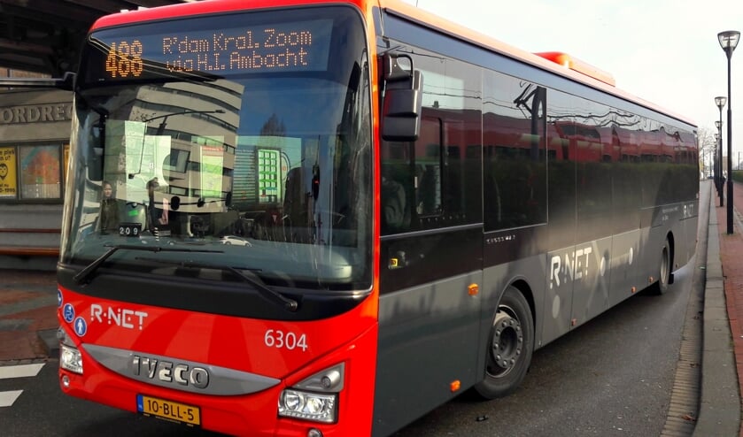 Een bus van het R-Net.