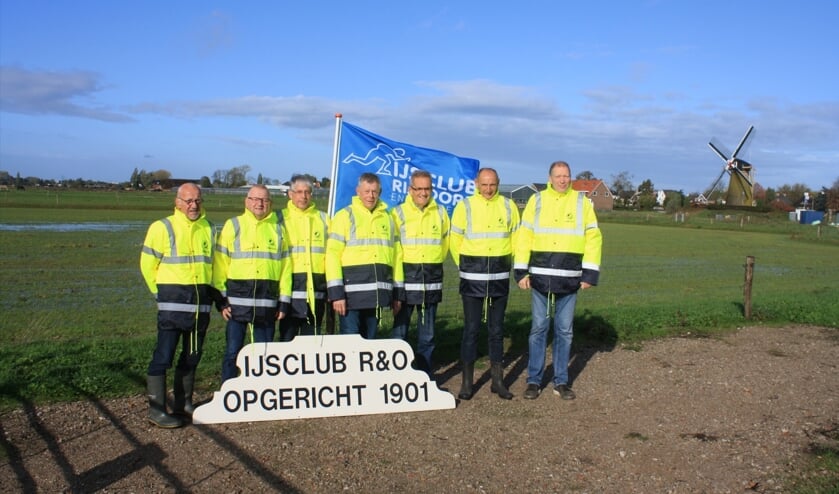 De Rijsoordse ijsmeesters, v.l.n.r. Wout Bestebreurtje, Jaap Heester, Kees Lagendijk, Arie de Vree, Aart van den Heerik, Henk van Mastrigt en Peter Koppenaal