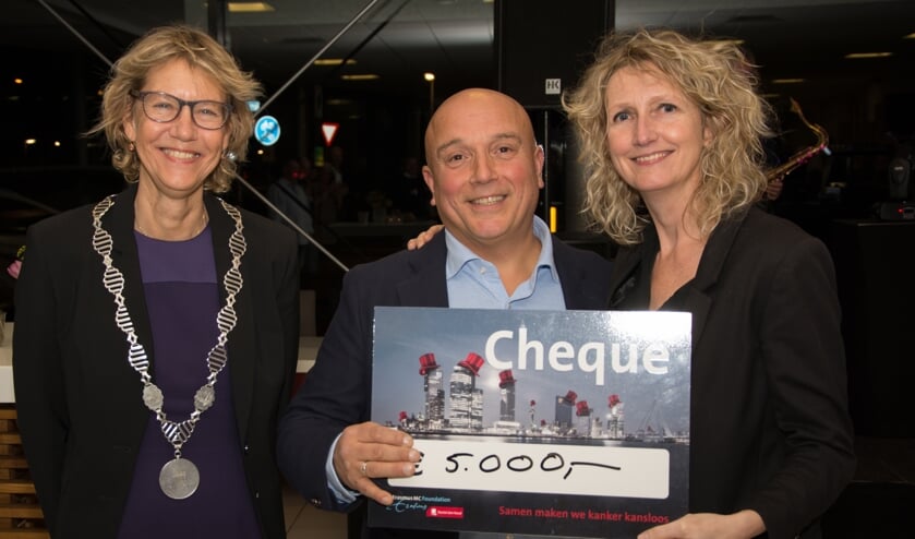 Officieel geopend met een cadeau voor Daniel Den Hoed kliniek.